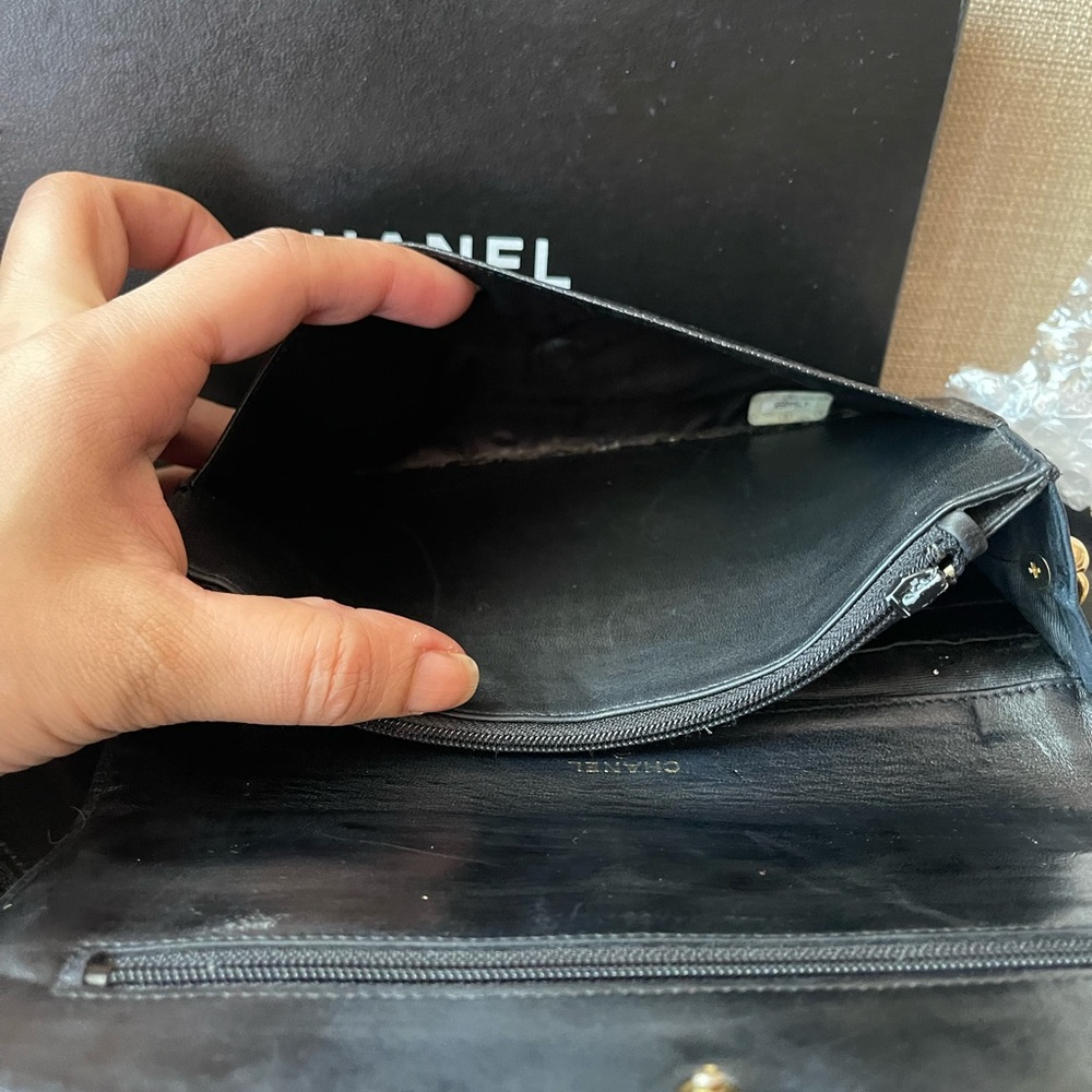 Authentic vintage CHANEL caviar leather bifold wallet 4784055 - Picture 14 of 16